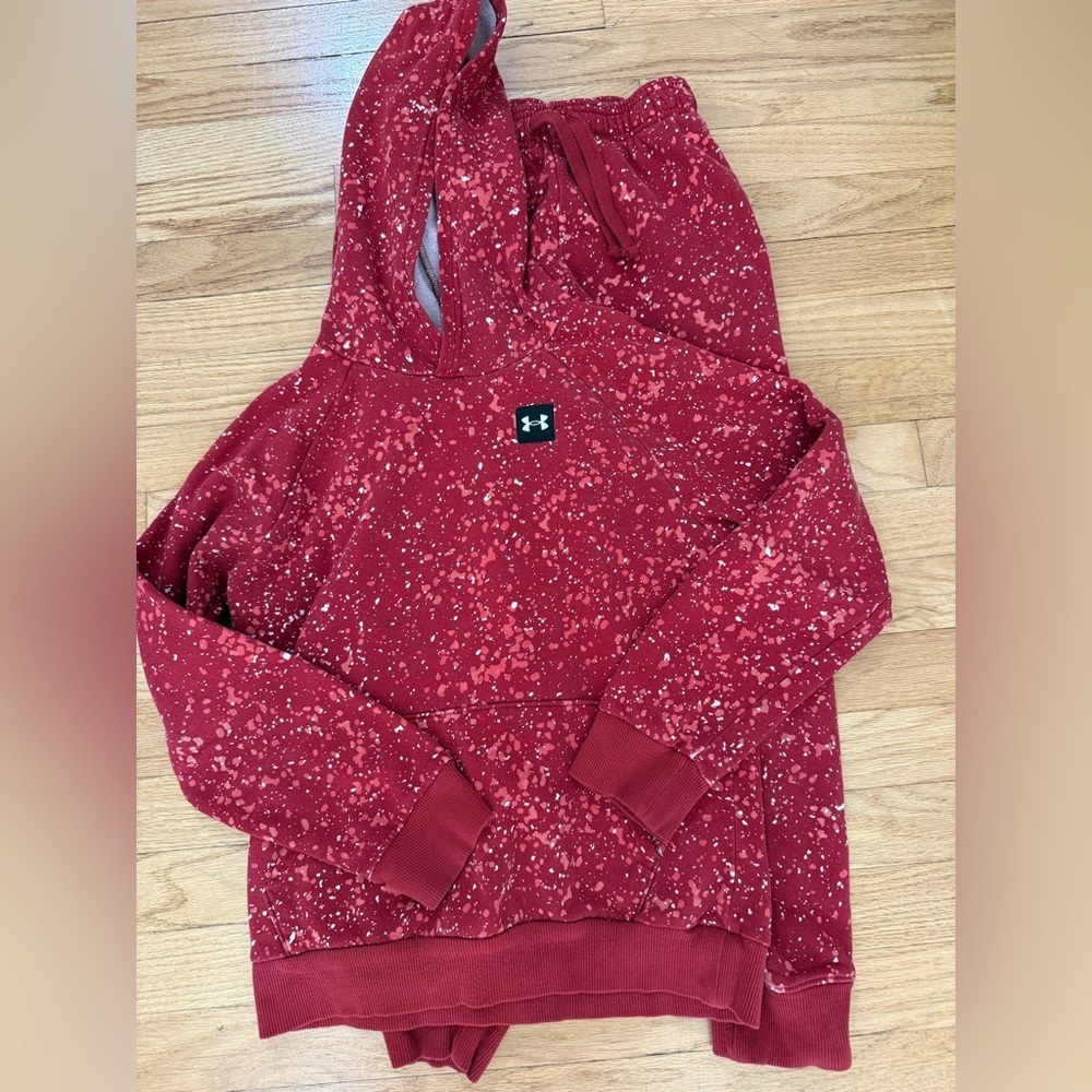 Under Armour kids “hoodie” with matching sweats size youth M